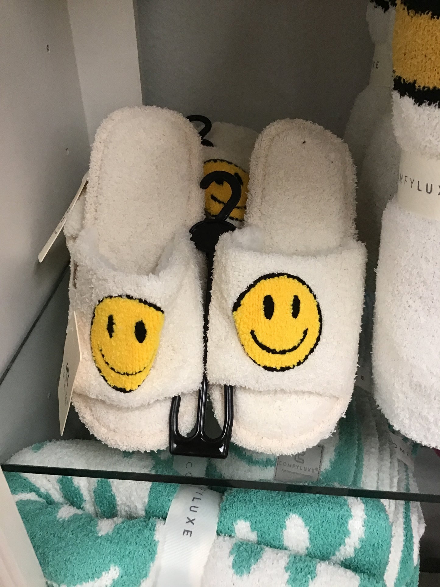 COMFYLUXE White Happy Face Shoes
