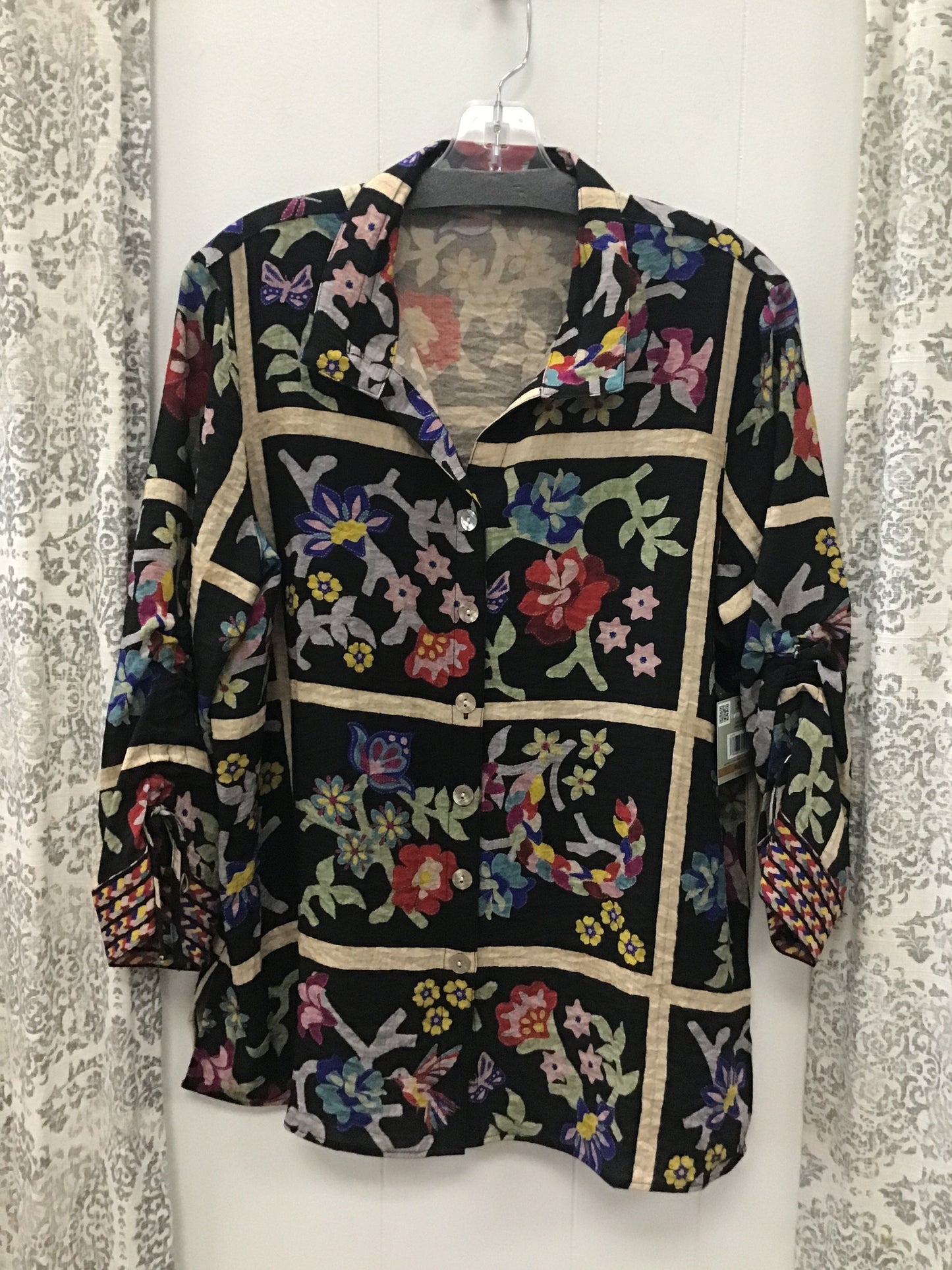 Woven 3/4 Cinch Sleeve Button Down Front Blouse With Wire Collar