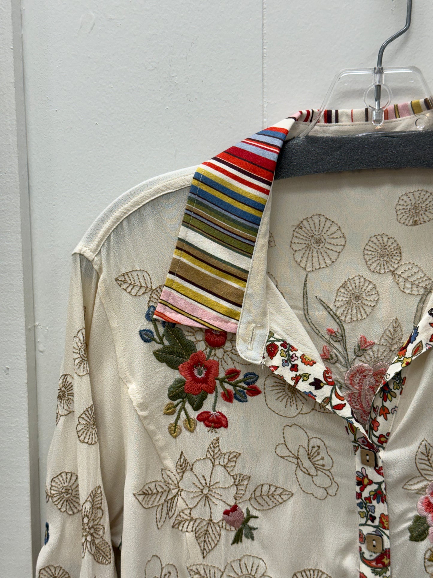 Woven Embroidery 3/4 Cinch Tiel Sleeve Button Front Blouse With Mix Trim