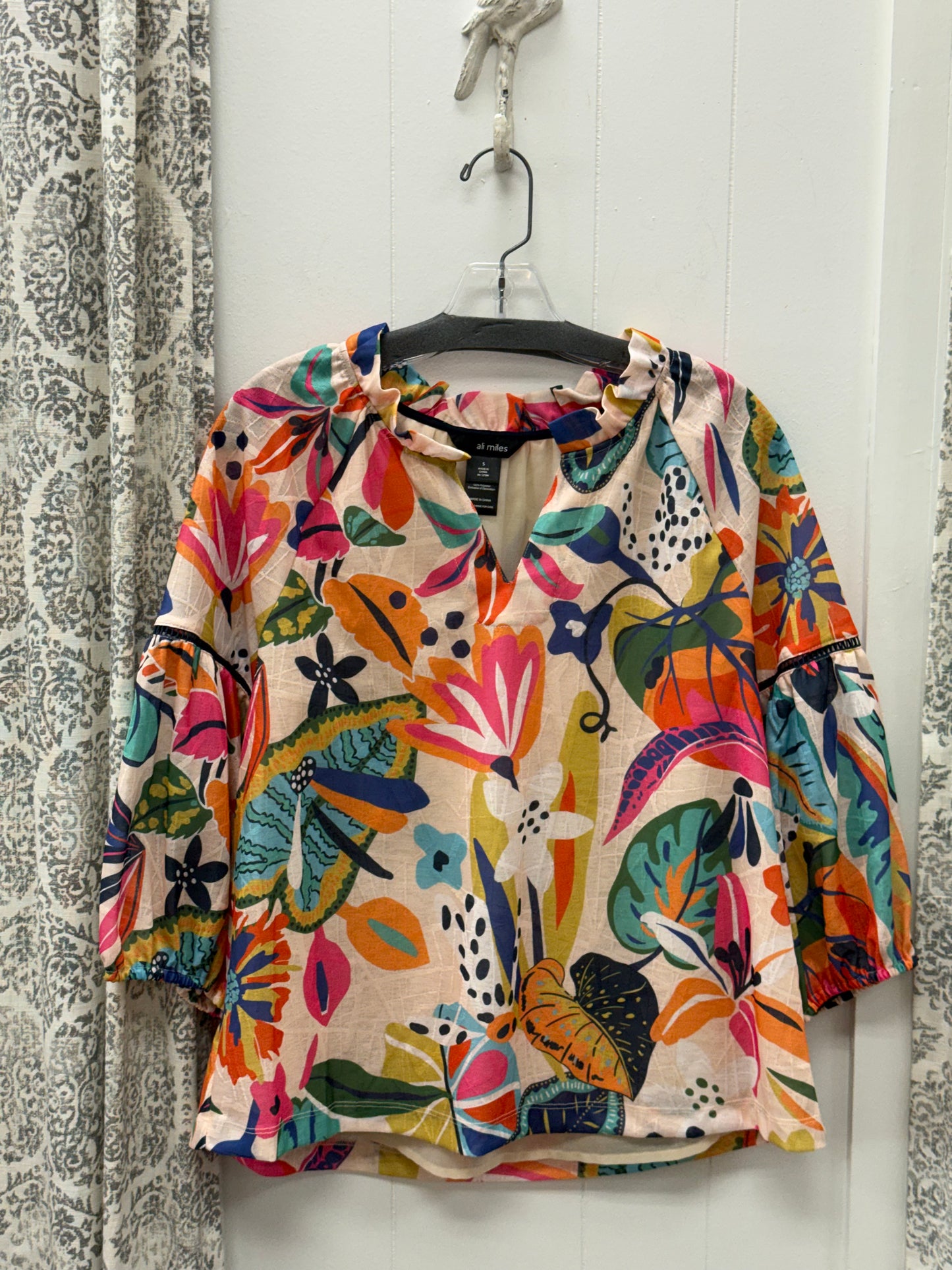 Printed Knit Textured Pop-Over Ruffle Trim Round Neck Collar
