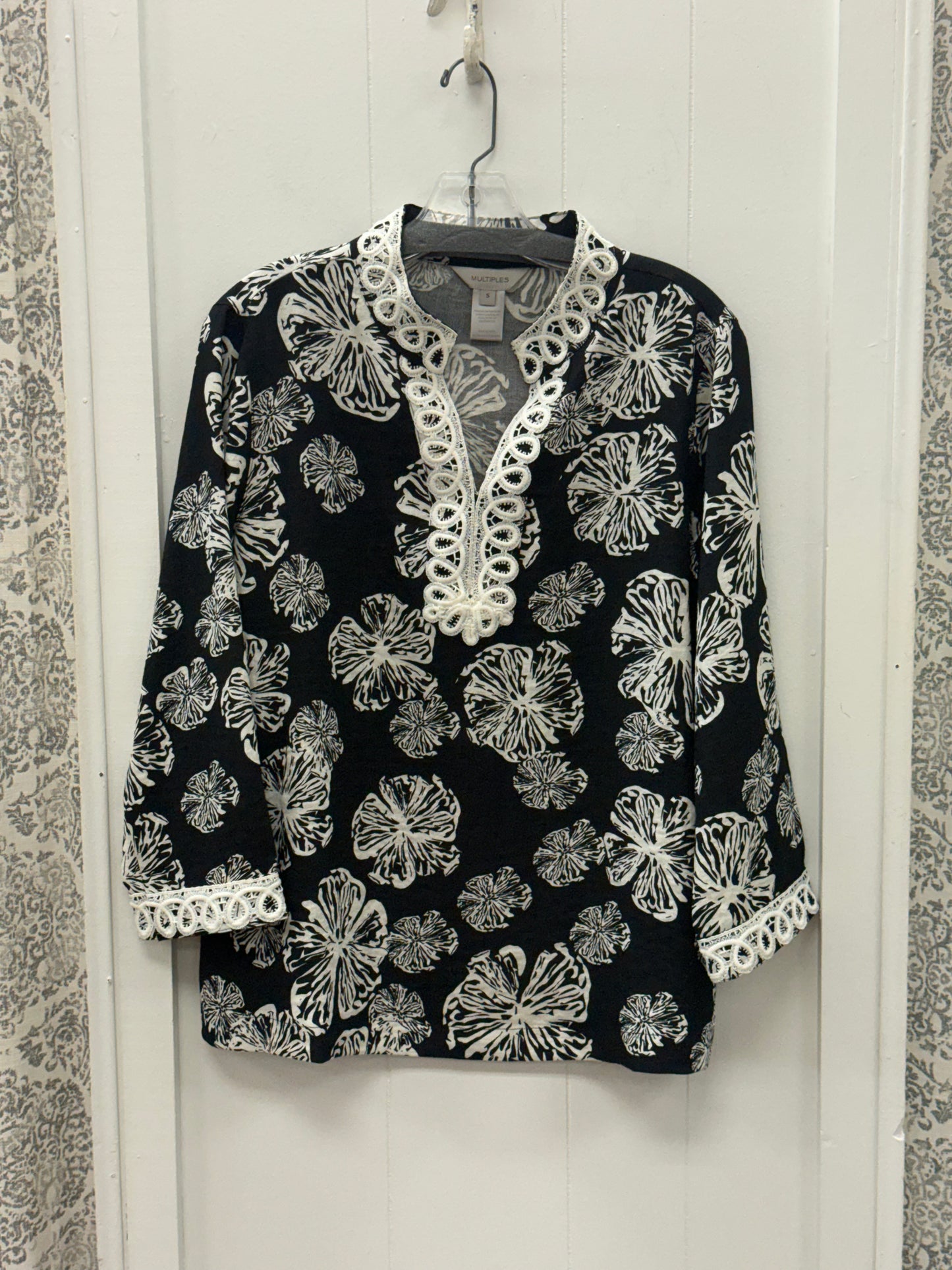 3/4 Band Sleeve Notch Neck Band Collar Woven Top with Lace Trim