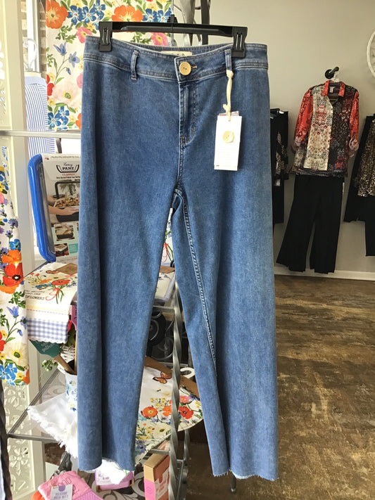 Charlie B Flare Jean In Medium Blue