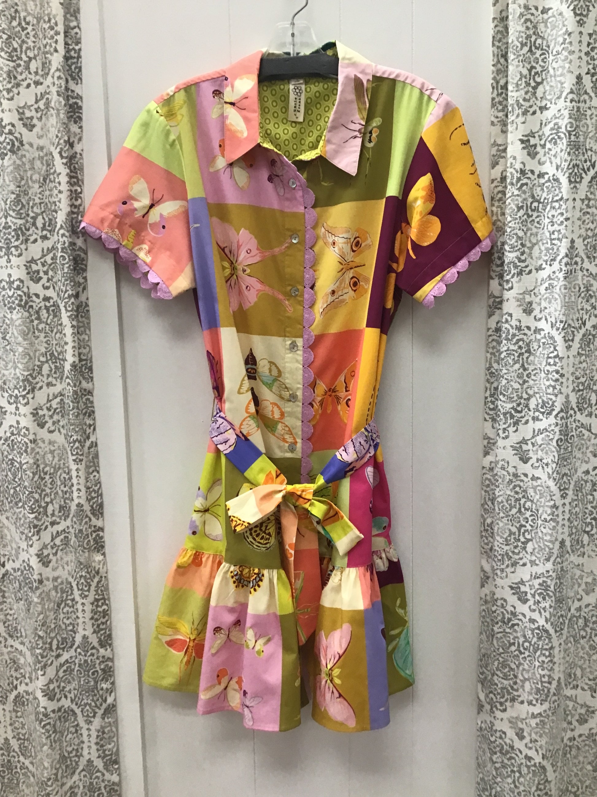square dance dress Dancing Emmy Couture is finished off with the satin matching ribbon to show off the pinwheel design vintage 1960s red square dance