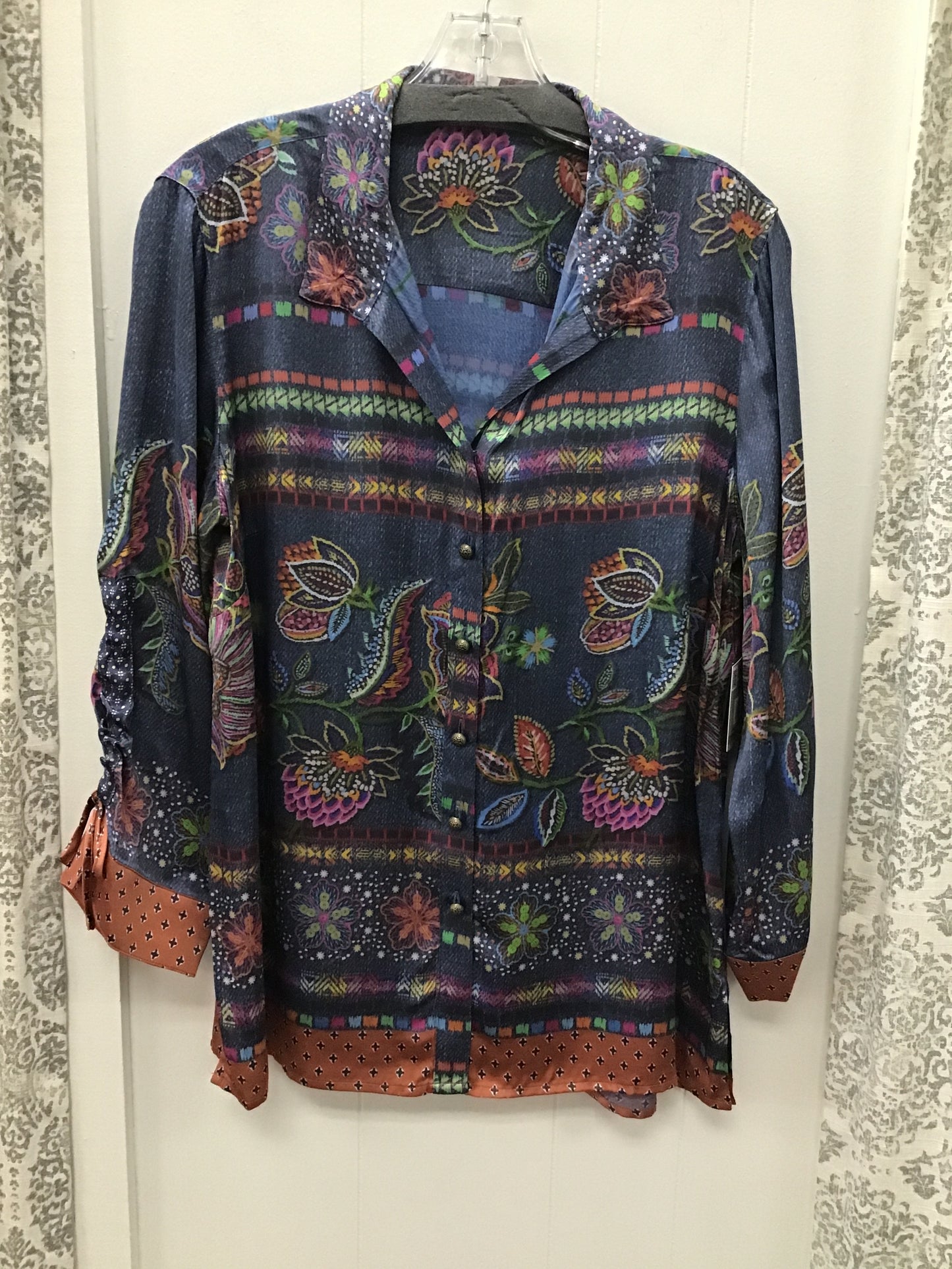 Woven Printed Button Front Blouse With Wire Collar