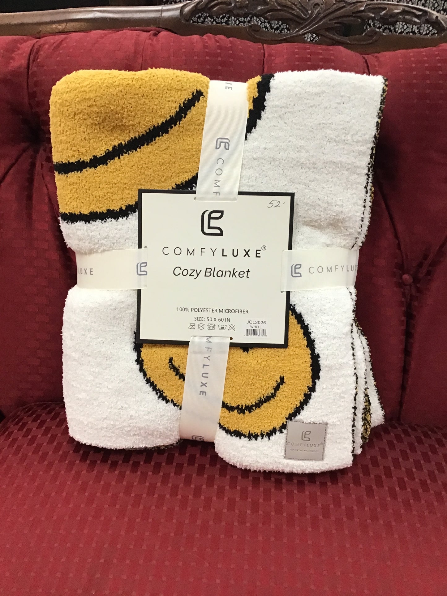 COMFYLUXE White Happy Face Blanket