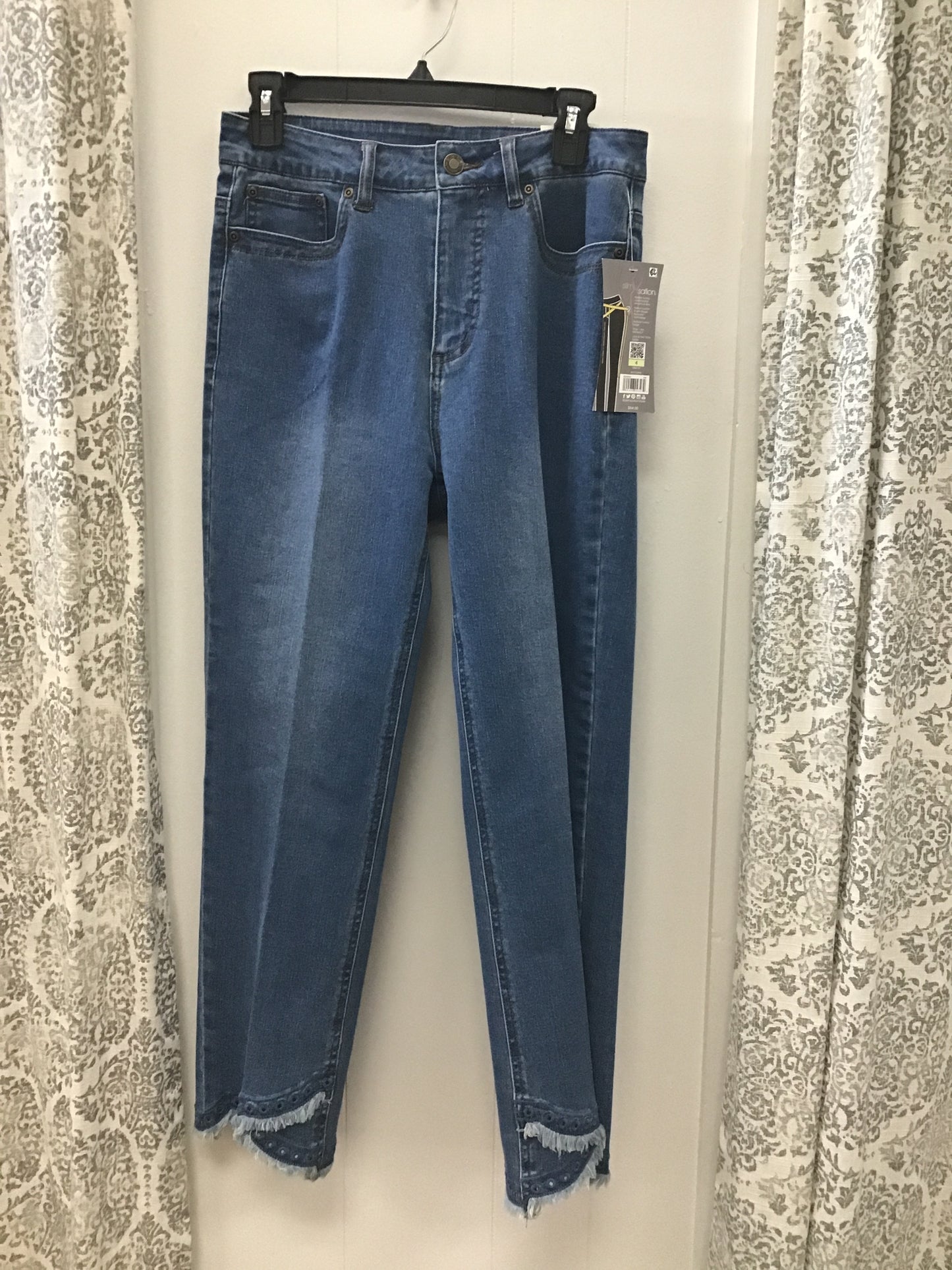 Zip Fringe Tulip Hem Crop Jean