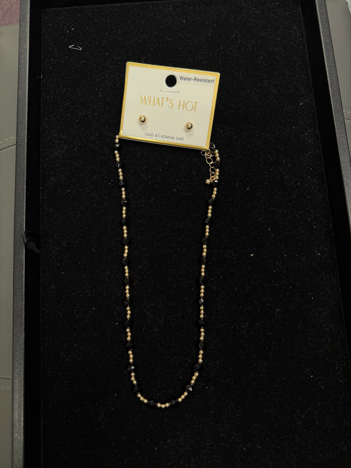 What's Hot Necklace & Earrings Set