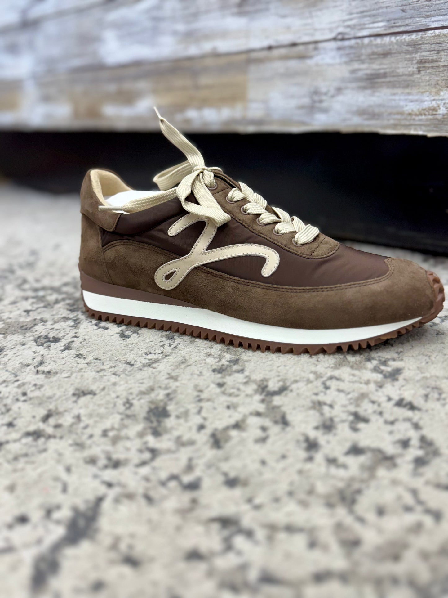 Queen Sneaker