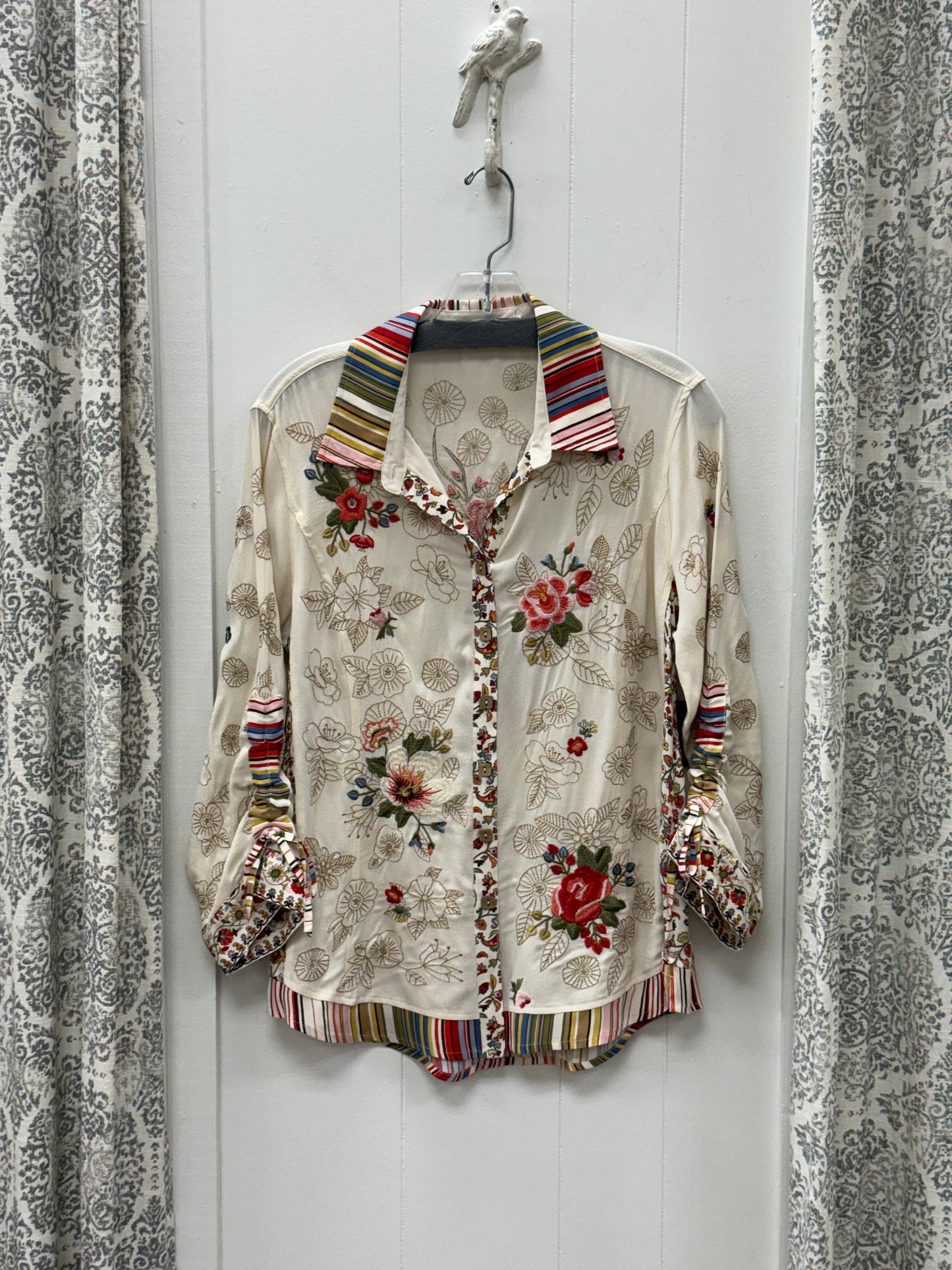 Woven Embroidery 3/4 Cinch Tiel Sleeve Button Front Blouse With Mix Trim