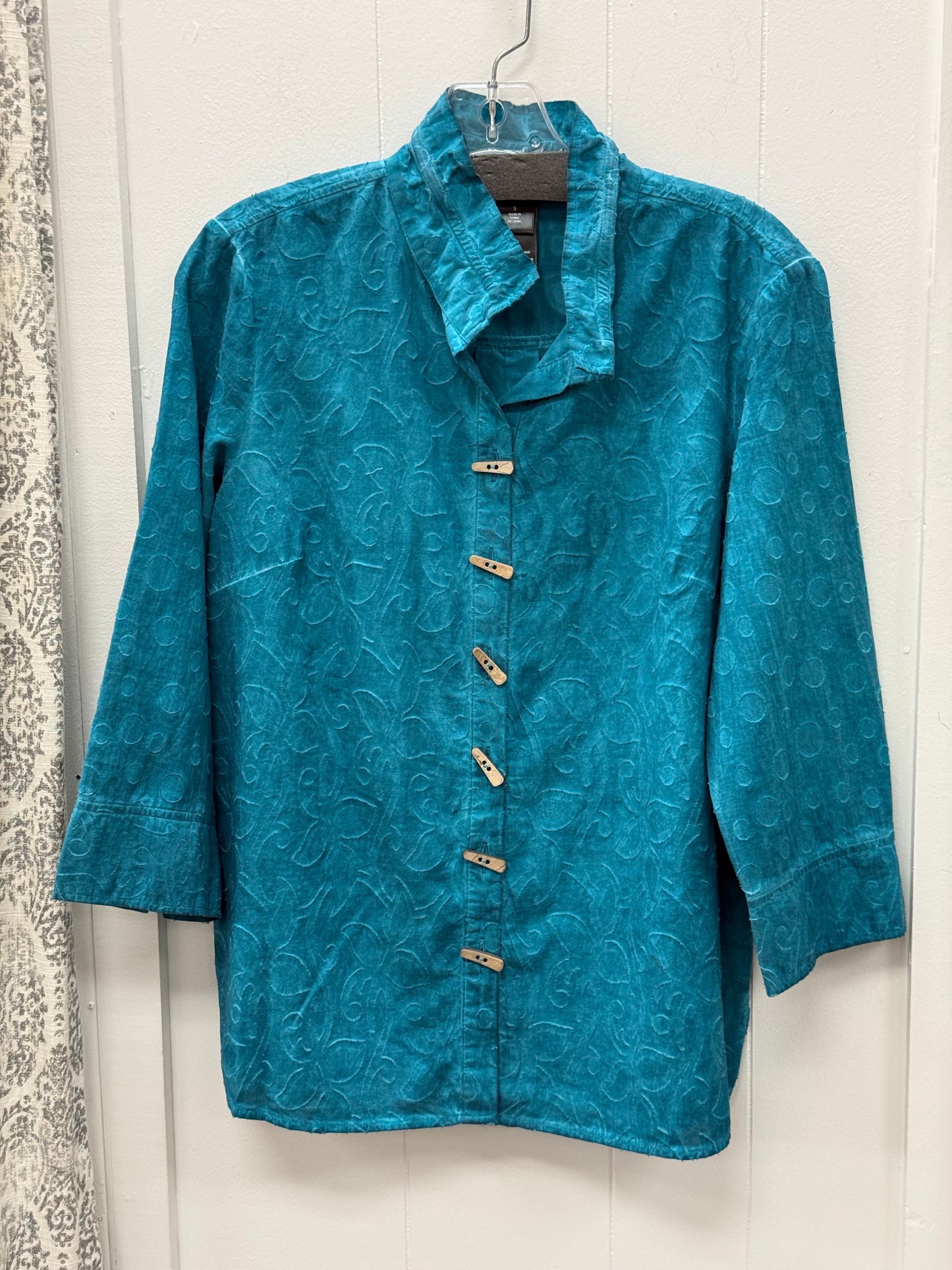 Woven Textured Jacquard Button Front Top, Wire Collar