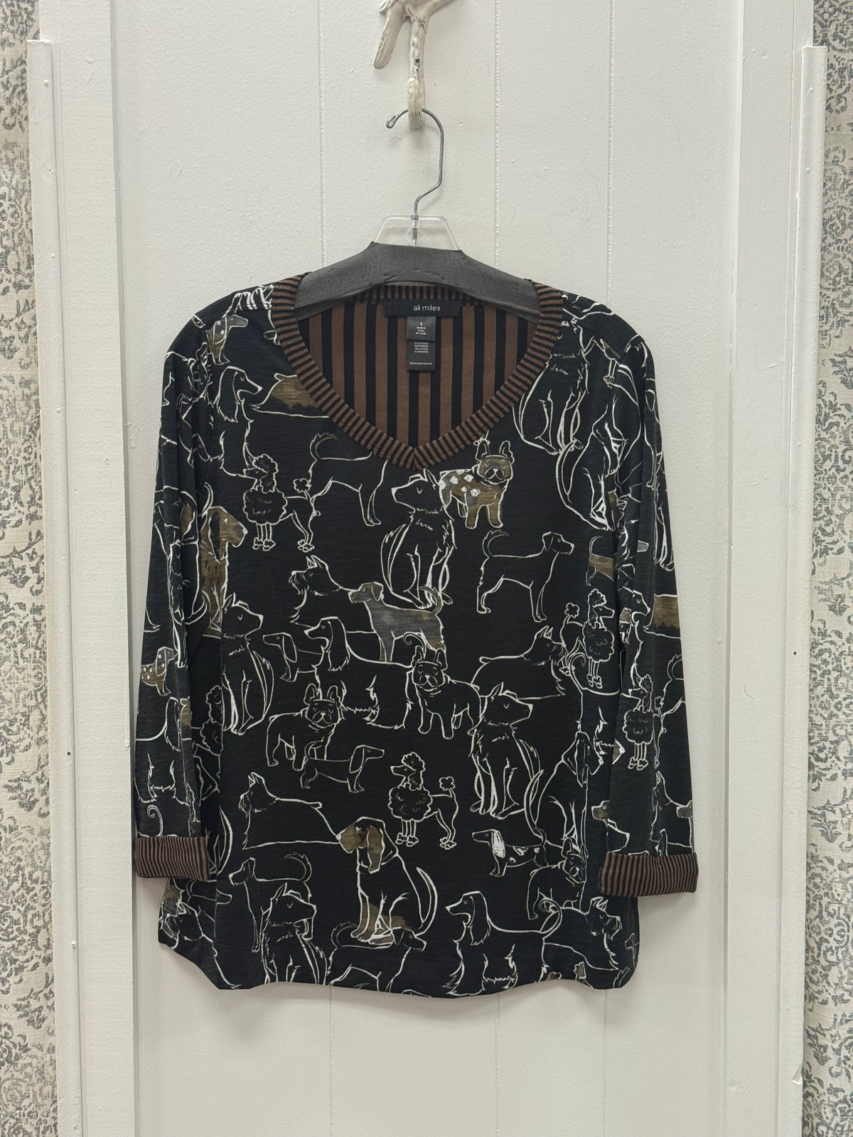 Knit Popover V-Kneck 3/4 Sleeve Straight Hem Puppy Top